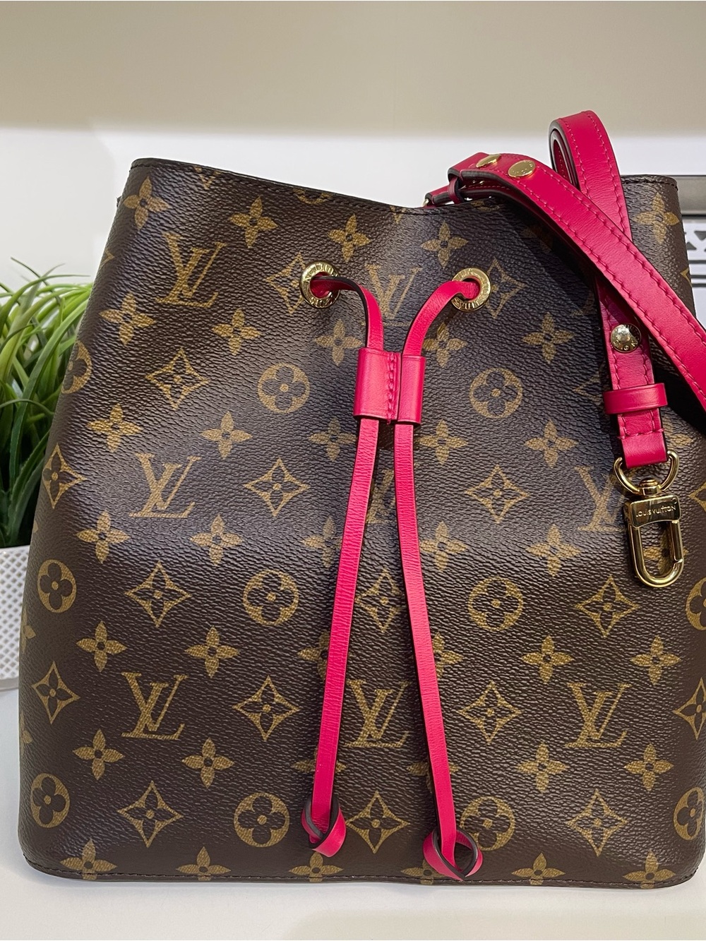 Louis Vuitton Monogram NeoNoe Bucket Bag with Pink Trim